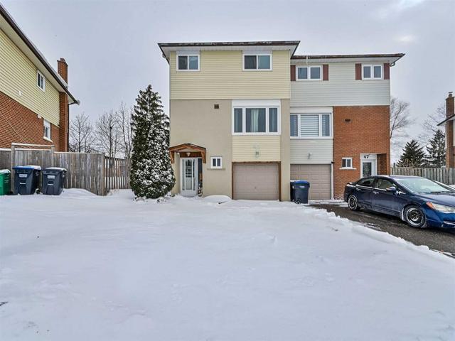 45 Newlyn Cres, House semidetached with 3 bedrooms, 2 bathrooms and 4 parking in Brampton ON | Image 1