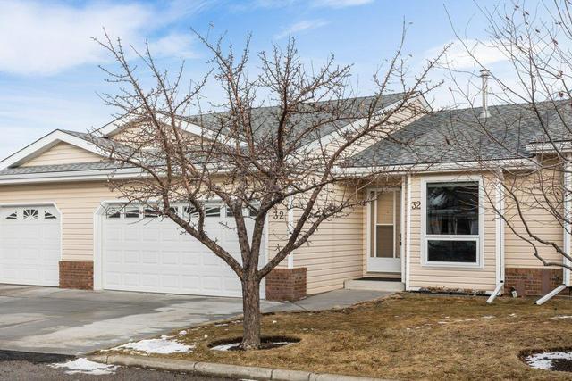 32 Macewan Park Heights Nw, Home with 3 bedrooms, 2 bathrooms and 4 parking in Calgary AB | Image 3