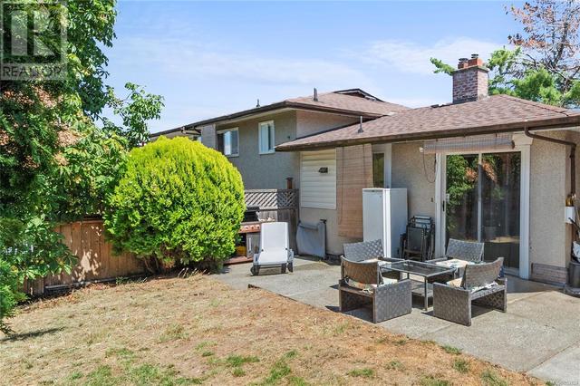 4116 Glanford Ave, House detached with 8 bedrooms, 4 bathrooms and 6 parking in Saanich BC | Image 22