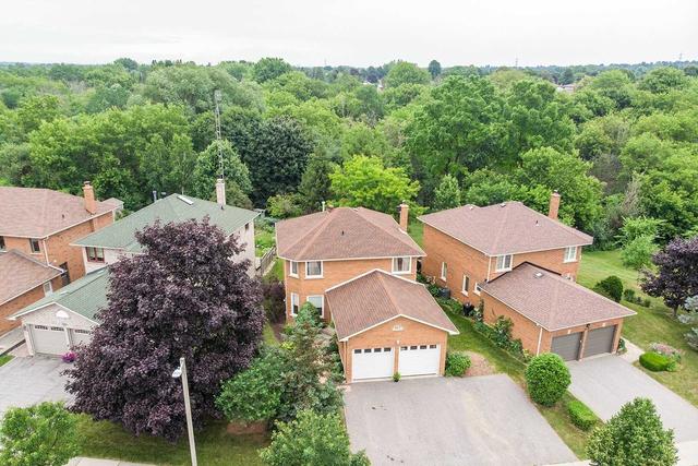 867 Bradley Dr, House detached with 3 bedrooms, 4 bathrooms and 5 parking in Whitby ON | Image 12