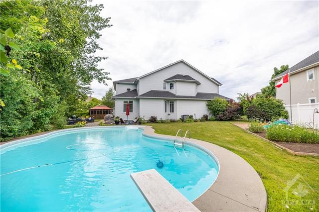607 Devonwood Circle, House detached with 5 bedrooms, 4 bathrooms and 6 parking in Ottawa ON | Image 22