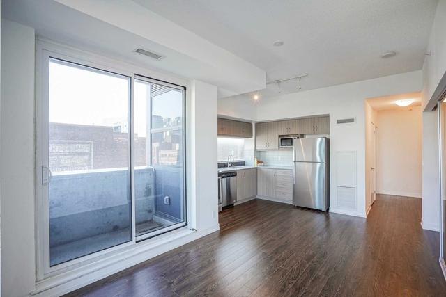 710 - 10 Willison Sq, Condo with 3 bedrooms, 2 bathrooms and 0 parking in Toronto ON | Image 3