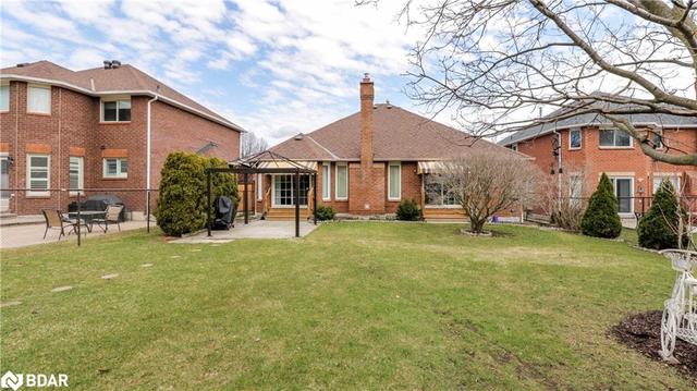 8 Tomlin Court, House detached with 3 bedrooms, 3 bathrooms and 6 parking in Barrie ON | Image 4