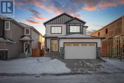 768 Edgefield Crescent | Card Image