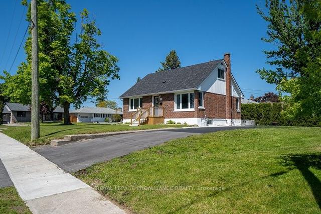 19 Coleman Dr, House detached with 3 bedrooms, 2 bathrooms and 4 parking in Quinte West ON | Image 1