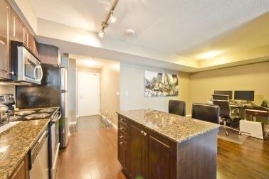 1001 - 215 Fort York Blvd, Condo with 1 bedrooms, 1 bathrooms and 1 parking in Toronto ON | Image 2