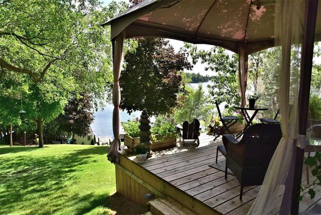 52 Charlore Park Dr, House detached with 2 bedrooms, 1 bathrooms and 6 parking in Kawartha Lakes ON | Image 2