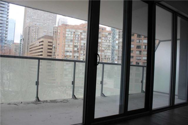820 - 57 St Joseph St, Condo with 1 bedrooms, 1 bathrooms and null parking in Toronto ON | Image 3