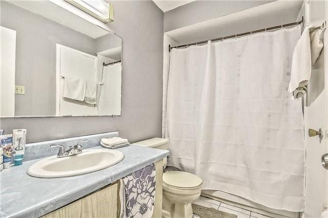 88 Dawson Cres, Townhouse with 3 bedrooms, 2 bathrooms and 2 parking in Brampton ON | Image 10
