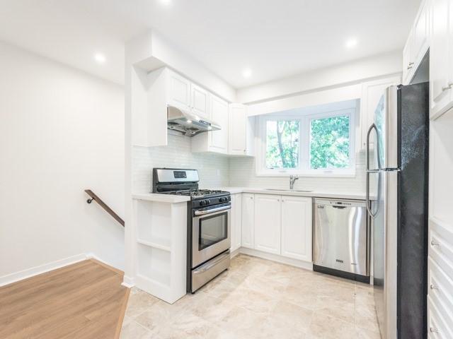 19 Sydenham St, House attached with 3 bedrooms, 3 bathrooms and 1 parking in Toronto ON | Image 3