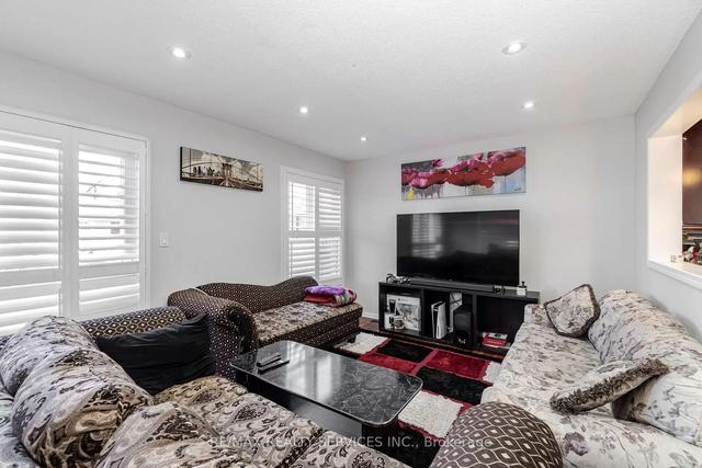 123 Oatfield Rd S, House semidetached with 4 bedrooms, 3 bathrooms and 4 parking in Brampton ON | Image 8