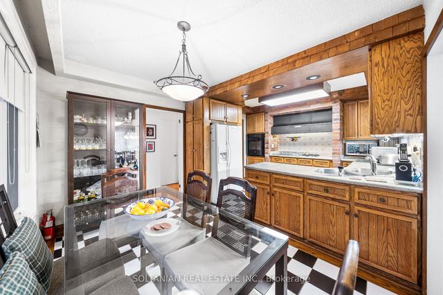 9 Sandfield Rd, House detached with 3 bedrooms, 4 bathrooms and 12 parking in Toronto ON | Image 9