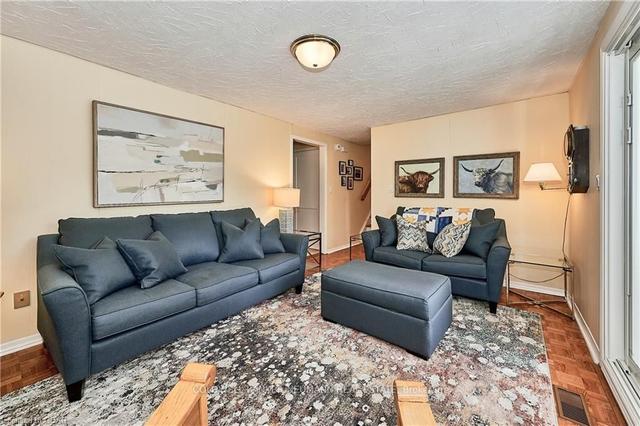 27 Karen Ave, House detached with 3 bedrooms, 3 bathrooms and 6 parking in Guelph ON | Image 4