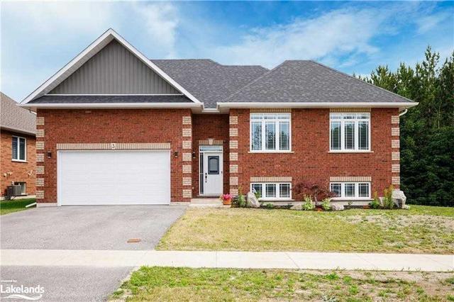 3 Natures Tr, House detached with 2 bedrooms, 2 bathrooms and 4 parking in Wasaga Beach ON | Card Image