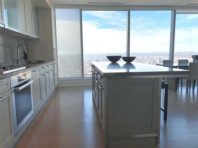 2601 - 55 Scollard St, Condo with 2 bedrooms, 3 bathrooms and 1 parking in Toronto ON | Image 4