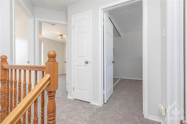 8 Whalings Circle, Townhouse with 3 bedrooms, 2 bathrooms and 3 parking in Ottawa ON | Image 20