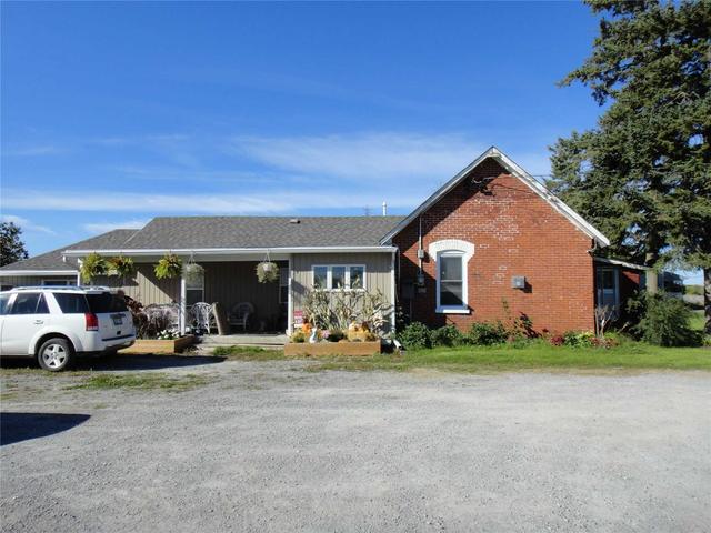 27989 Highway 48 Rd, House detached with 2 bedrooms, 1 bathrooms and 30 parking in Georgina ON | Image 2