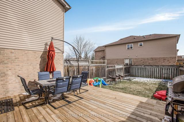 70 Pinebrook Cres, House attached with 3 bedrooms, 2 bathrooms and 3 parking in Whitby ON | Image 24