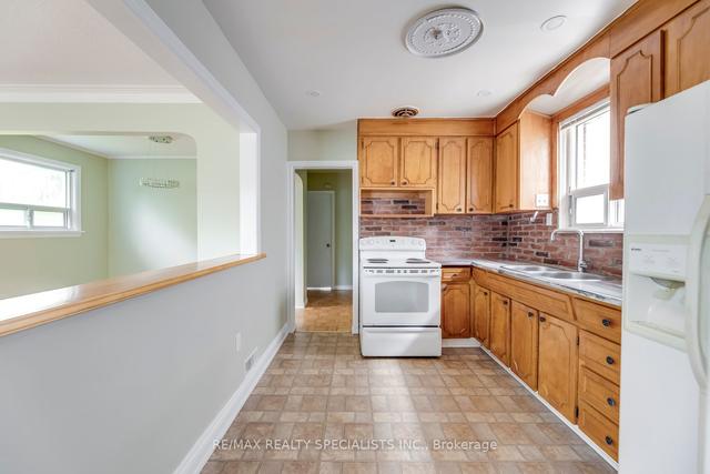 59 Aldgate Ave, House detached with 2 bedrooms, 2 bathrooms and 6 parking in Toronto ON | Image 4