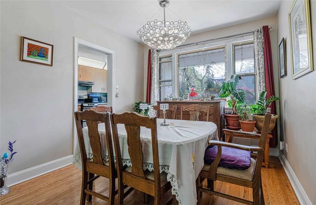6 Roycrest Ave, House detached with 3 bedrooms, 2 bathrooms and 4 parking in Toronto ON | Image 3