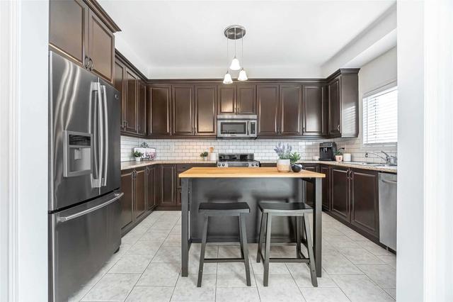 32 Goldham Way, House detached with 3 bedrooms, 3 bathrooms and 3 parking in Halton Hills ON | Image 3