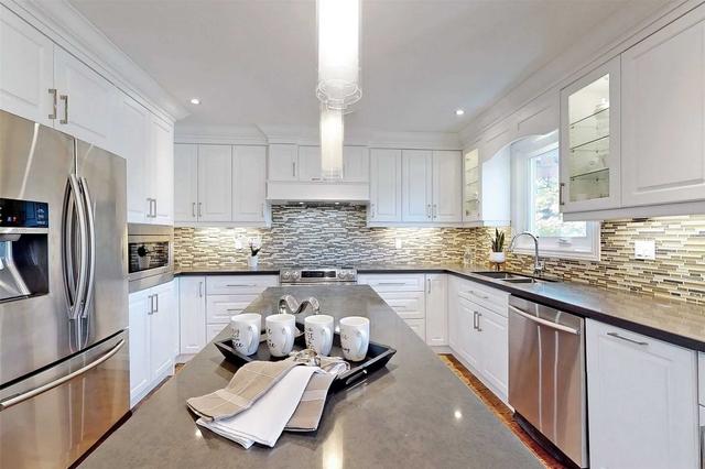 8 Brogan Crt, House detached with 4 bedrooms, 5 bathrooms and 9 parking in Markham ON | Image 7