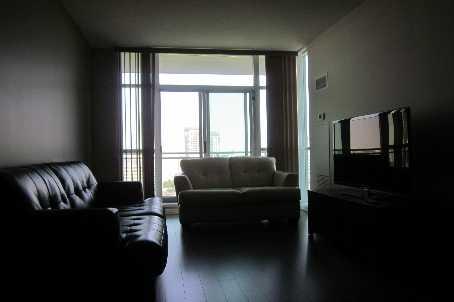 2001 - 223 Webb Dr, Condo with 1 bedrooms, 2 bathrooms and 1 parking in Mississauga ON | Image 3