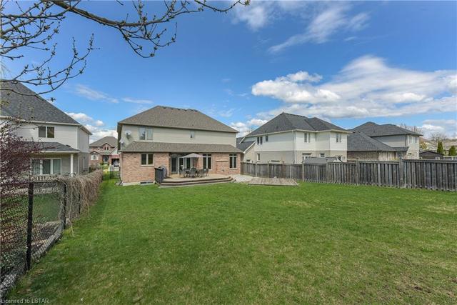 2037 Mccracken Court, House detached with 6 bedrooms, 3 bathrooms and 4 parking in London ON | Image 45