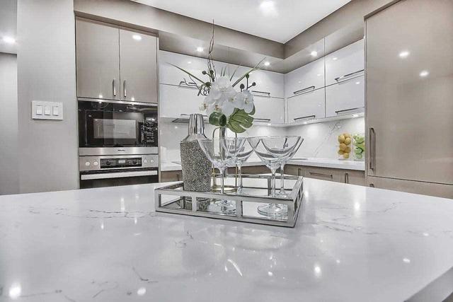 301 - 235 St Clair Ave W, Condo with 2 bedrooms, 2 bathrooms and 1 parking in Toronto ON | Image 5