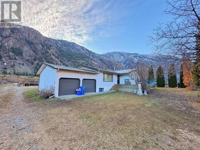 3219 River Road, House detached with 3 bedrooms, 2 bathrooms and 2 parking in Okanagan Similkameen G BC | Image 30