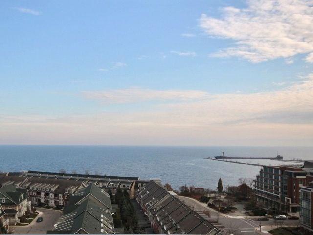 1003 - 1 Hurontario St, Condo with 1 bedrooms, 2 bathrooms and 1 parking in Mississauga ON | Image 1