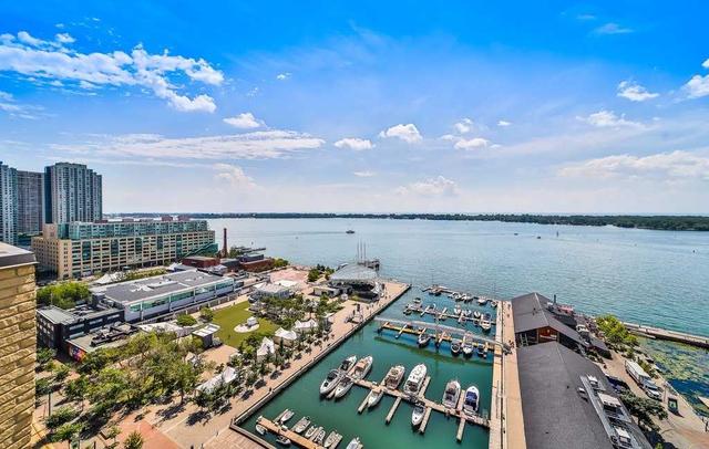 1304 - 250 Queens Quay W, Condo with 1 bedrooms, 1 bathrooms and 1 parking in Toronto ON | Image 1