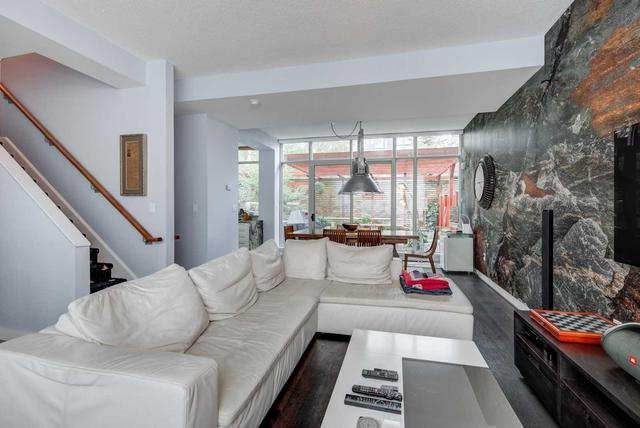 Th 3 - 28 Mariner Terr, Townhouse with 3 bedrooms, 3 bathrooms and 1 parking in Toronto ON | Image 4