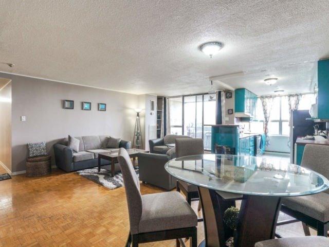 608 - 25 Kensington Rd, Condo with 2 bedrooms, 1 bathrooms and 1 parking in Brampton ON | Image 3