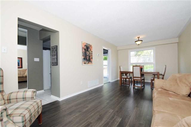 1001 Ridgemount Blvd, House detached with 3 bedrooms, 3 bathrooms and 2 parking in Oshawa ON | Image 5