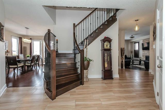 28 Garbutt Cres, House detached with 5 bedrooms, 4 bathrooms and 4 parking in Collingwood ON | Image 4