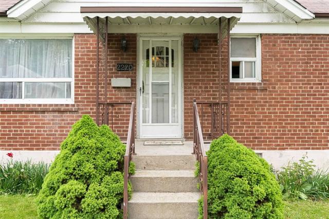 2220 Lawrence Ave W, House detached with 4 bedrooms, 2 bathrooms and 4 parking in Toronto ON | Image 24