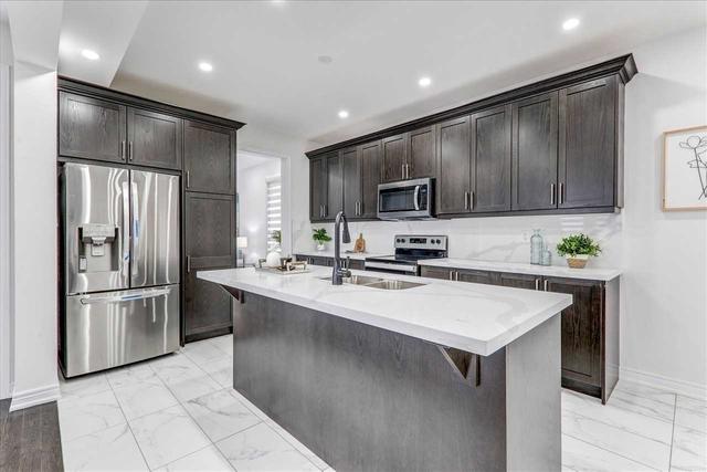 188 Sunnyridge Ave, House detached with 5 bedrooms, 4 bathrooms and 6 parking in Whitchurch Stouffville ON | Image 2