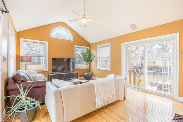 3 Youngblut Avenue, House detached with 4 bedrooms, 2 bathrooms and 4 parking in St. Catharines ON | Image 4