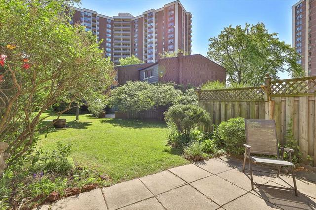 34 Vicora Linkway, Townhouse with 3 bedrooms, 2 bathrooms and 2 parking in Toronto ON | Image 26