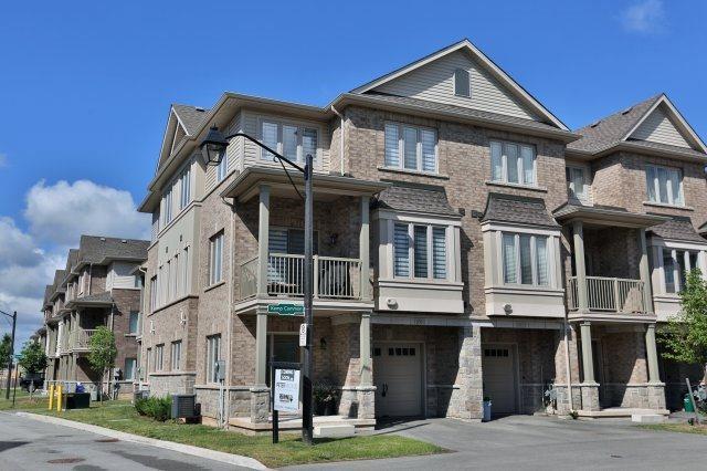 650 Kemp Common, House attached with 2 bedrooms, 2 bathrooms and 1 parking in Burlington ON | Image 1