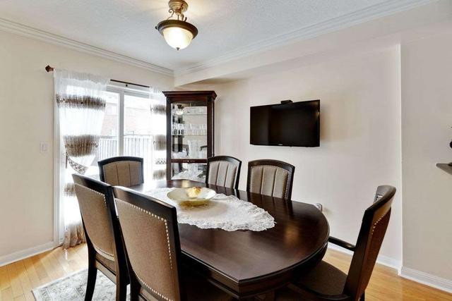 3911 Coachman Circ, House attached with 3 bedrooms, 4 bathrooms and 3 parking in Mississauga ON | Image 3