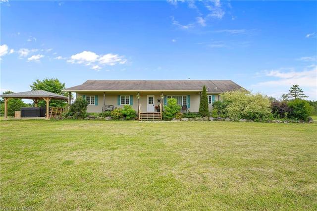 604122 60 Side Road, House detached with 5 bedrooms, 2 bathrooms and 12 parking in Chatsworth ON | Image 1