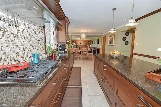 1081 Vansickle Rd N, House detached with 4 bedrooms, 4 bathrooms and 11 parking in St. Catharines ON | Image 3
