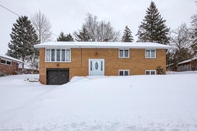 2 Hillside Drive, House detached with 3 bedrooms, 1 bathrooms and 5 parking in Tillsonburg ON | Image 2