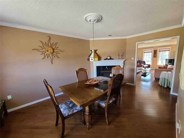 16 Hubbert Cres, House detached with 3 bedrooms, 3 bathrooms and 5 parking in Barrie ON | Image 2
