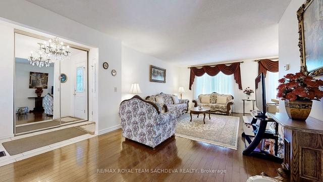 136 Fawcett Tr, House detached with 3 bedrooms, 2 bathrooms and 5 parking in Toronto ON | Image 34