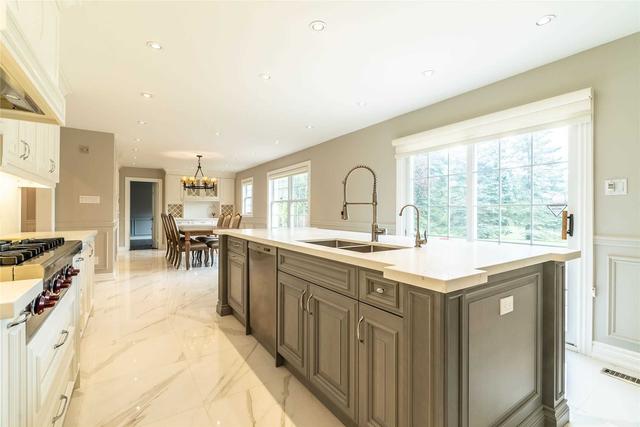 1 Blue Grass Dr, House detached with 4 bedrooms, 5 bathrooms and 10 parking in Aurora ON | Image 6
