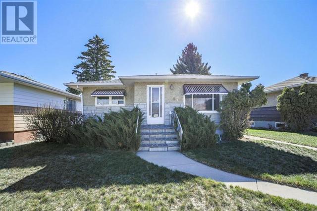 309 25 Street S, House detached with 2 bedrooms, 1 bathrooms and 2 parking in Lethbridge AB | Card Image