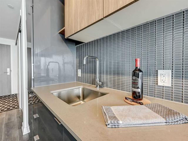 4001 - 161 Roehampton Ave, Condo with 1 bedrooms, 1 bathrooms and 0 parking in Toronto ON | Image 9